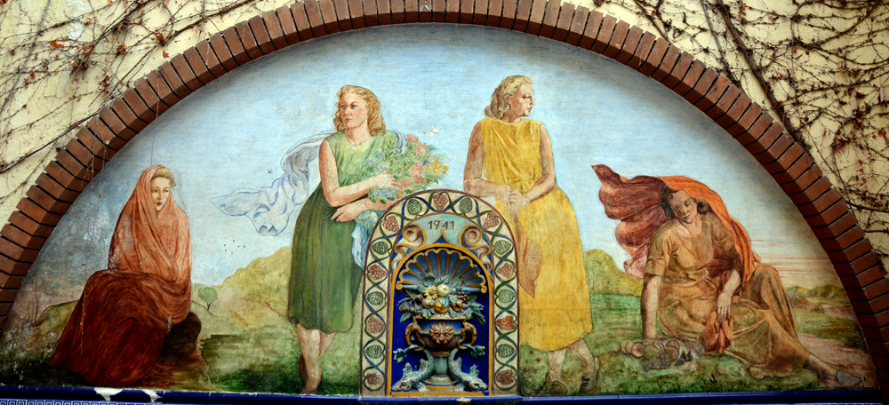 Foto portada: el mosaic de Ricard Marlet, al pati de la Casa Taulé. Autor: David B.