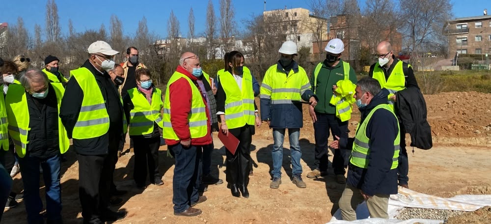 Foto portada: Marta Farrés durant la visita a les obres del Parc del Nord, juntament amb membres de la Comissió del Parc del Nord. Autor: Àlex Bello