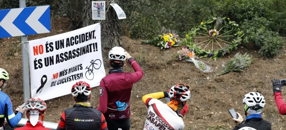 Foto portada: un moment de la marxa lenta. Autor: Cristóbal Castro via Món Terrassa.