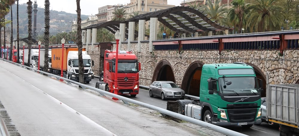 Foto portada: marxa lenta, a la Ronda Litoral de Barcelona. Autor: ACN.