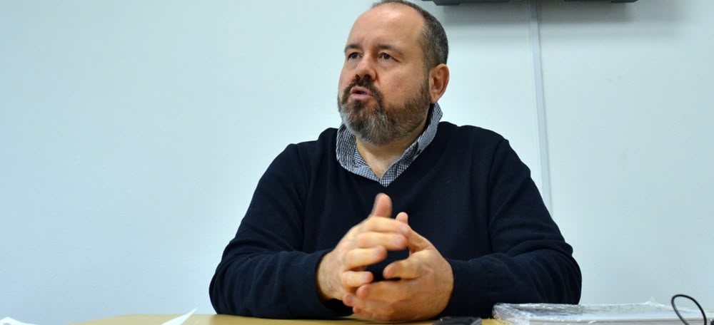 Foto portada: el diputat d'Unides Podem al Congrés, Joan Mena, autor de 'No parlaràs mai un bon català'. Autor: J.d.A.