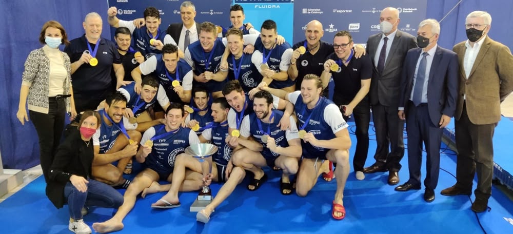 Foto portada: l'equip del CN Sabadell celebrant l'Eurocup. Autor: David Chao.