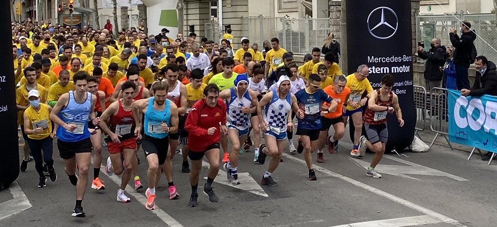Foto portada: tret de sortida de la cursa solidària Corro contra el càncer, aquest diumenge a la plaça de La Creu Alta. Autora: J. Ramon.