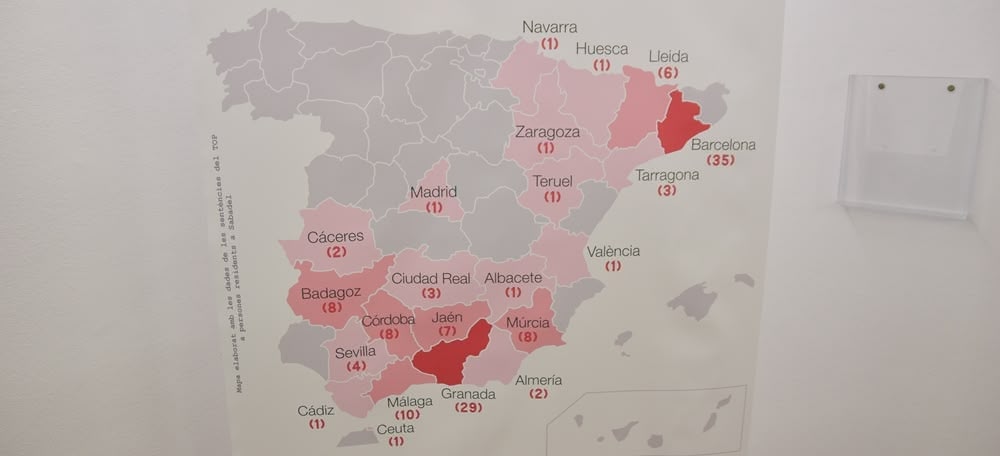 Un dels gràfics de l'exposició. On van néixer part dels processats entre el 1966 i el 1977. El 67'2 per cent era de fora de Catalunya. Autor: David Chao.