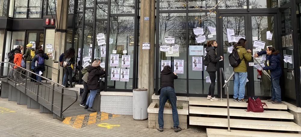 Concentració a la seu de Serveis Territorials al Vallès Occidental en la primera jornada de vaga educativa. Autora: J. Ramon