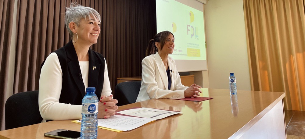 Foto portada: la consellera de Justícia, Lourdes Ciuró, i l'alcaldessa de Sabadell, Marta Farrés, durant la inauguració del Fòrum de Democràcia Local, aquest divendres. Autor: @justiciacat via Twitter.