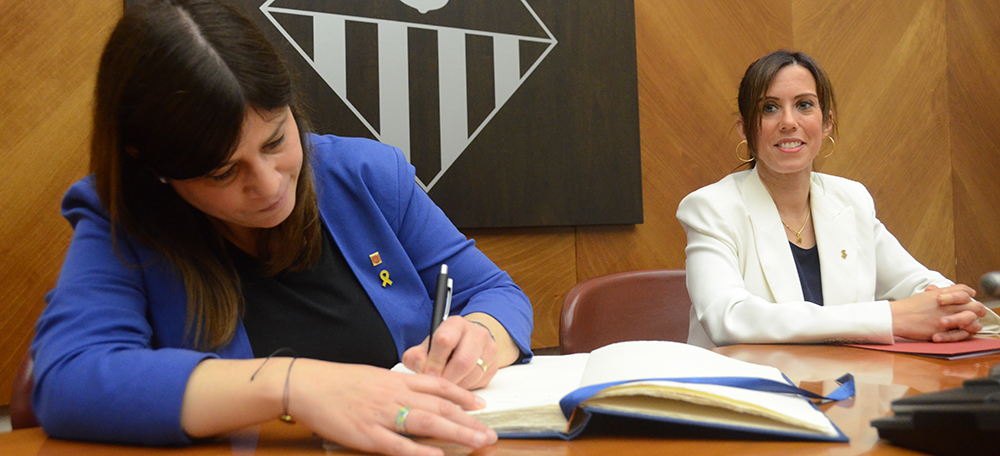 La consellera Geis i l'alcaldessa de Sabadell, Marta Farrés, a la recepció oficial. Autor: David B. 