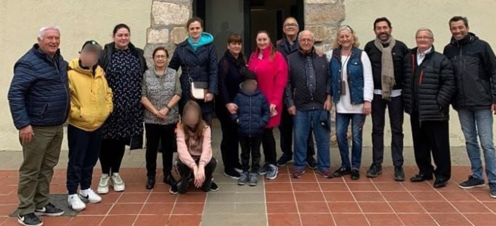 Grup de refugiats a la Granja del Pas. Autor: cedida.
