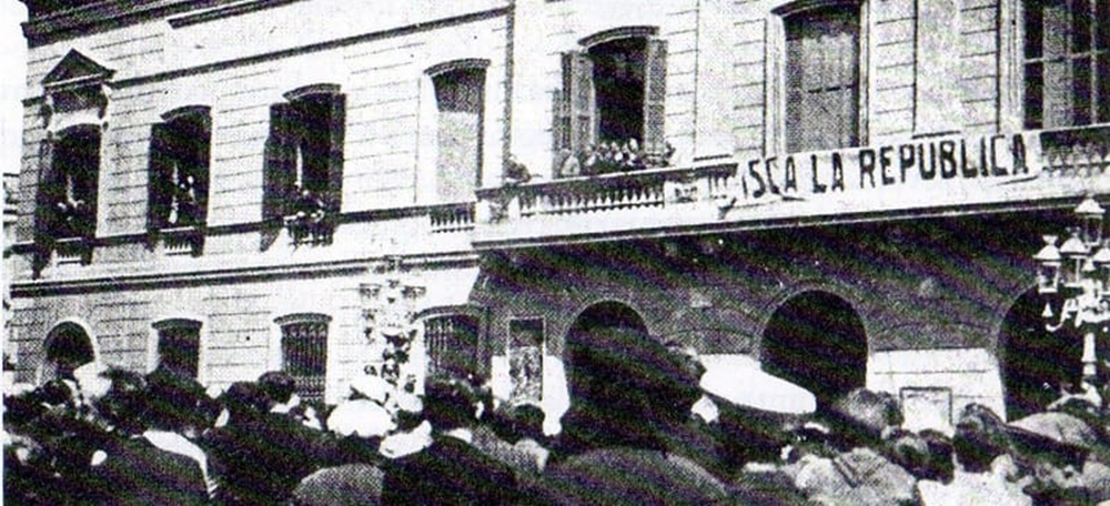 Foto portada: imatge d'arxiu de l'Ajuntament durant la Segona República. Autor: cedida.