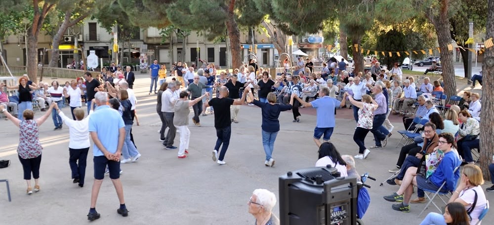 Foto portada: ballada de sardanes amb motiu del 75è aniversari de Sabadell Sardanista. Autor: cedida.