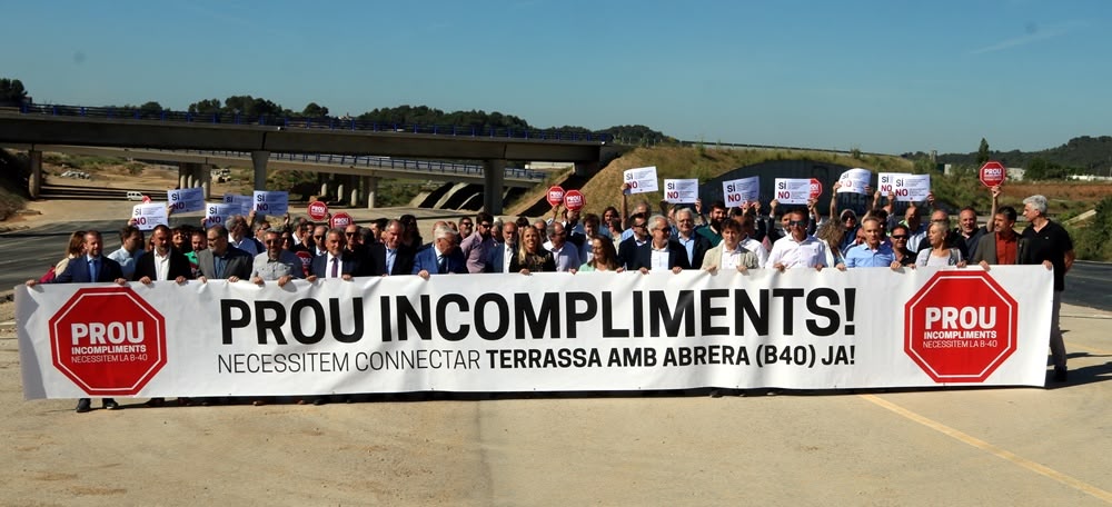 Foto portada: foto de família dels assistents a l'acte. Autor: ACN.