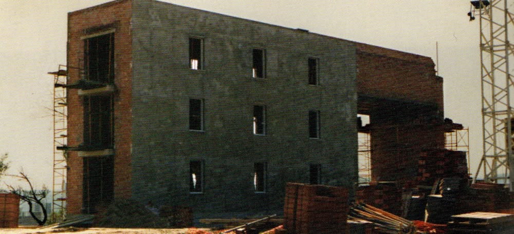 Obres de construcció de l'Observatori del Parc Catalunya (1992).