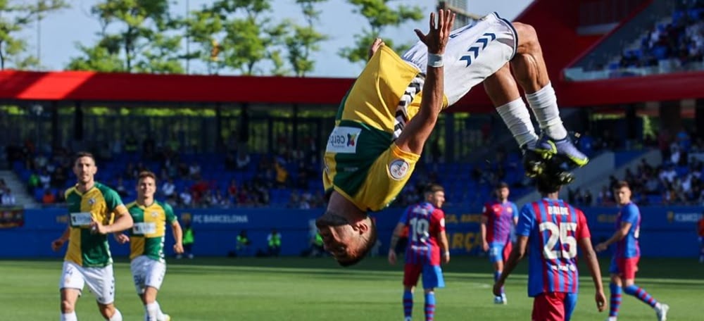 Foto portada: Jacobo, celebrant el primer gol al Johan Cruyff, el passat dissabte. Autor: Dihor.