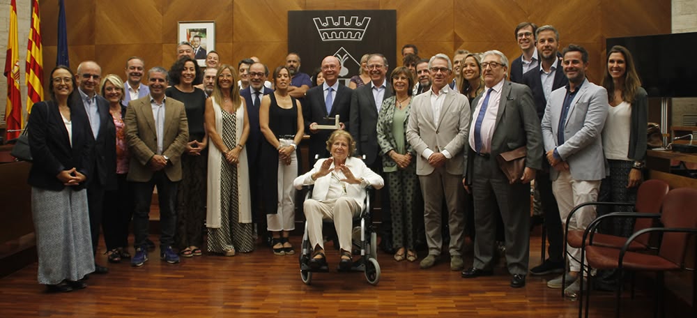 La família Martí, a la sala de plens. Autora: Lucía Marín.