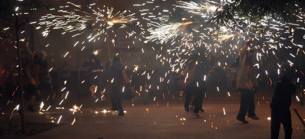 Foto portada: actuació dels Sentinelles d'Arkëmis a la Festa Major d'Espronceda del 2015. Autor: AV Espronceda via Facebook.