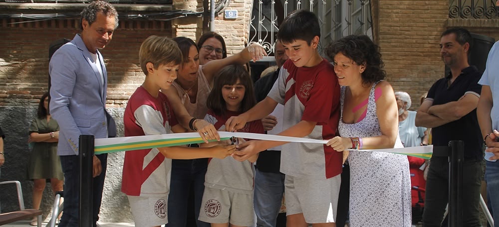 Foto portada: inauguració del carrer Indústria. Autora: Lucía Marín.