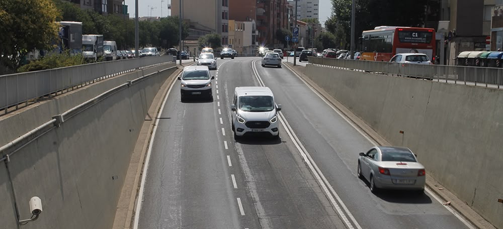 Foto portada: la Gran Via, aquest dijous al migdia. Autora: Lucía Marín.