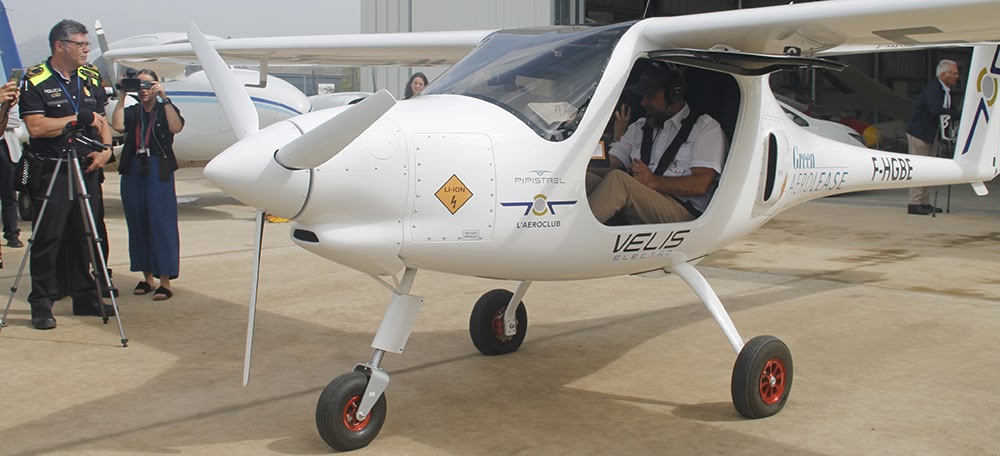 La primera avioneta elèctrica a Espanya, a l'aeroport de Sabadell aquest dimecres. Autora: Lucia Marin.