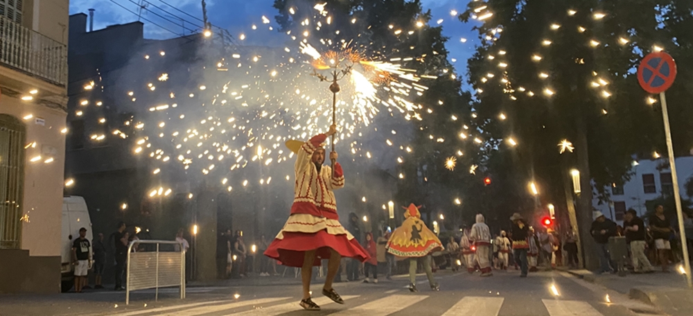Correfoc de 'Sabadell, festa i tradició' amb Diables de Sabadell i de Terrassa i les Forques de Can Deu. Autora: J. Ramon