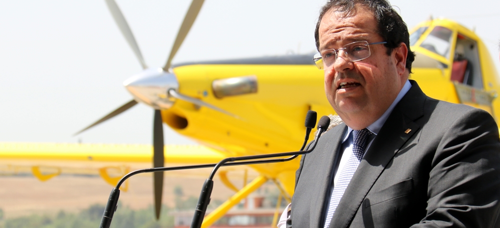 El conseller d'Interior, Joan Ignasi Elena, en la presentació de la campanya forestal aquest dimecres a l'aeroport de Sabadell. Autor: ACN.