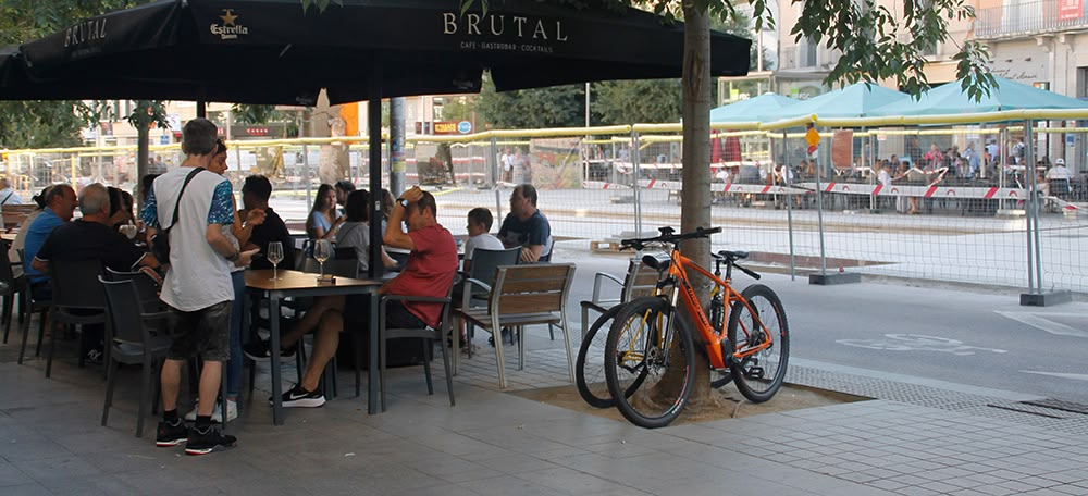 Terrasses del Passeig en mig de les obres. Aquest divendres. Autora: Lucia Marin