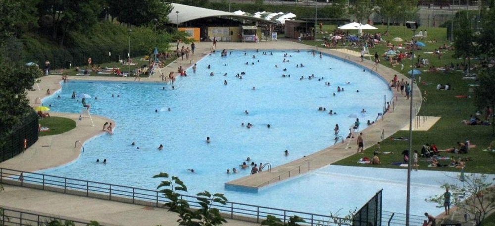 Foto portada: la piscina de Vallparadís, a Terrassa.