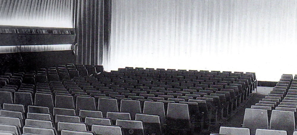 Interior de la primera sala d'Art i Assaig al Cineart Alcázar.