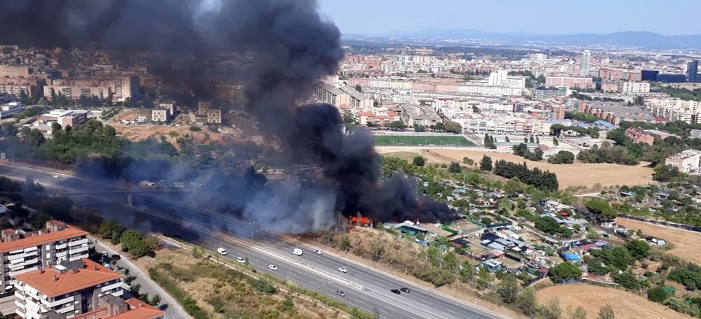 L'incendi a Can Rull d'aquest divendres a la tarda. Autor: Bombers.