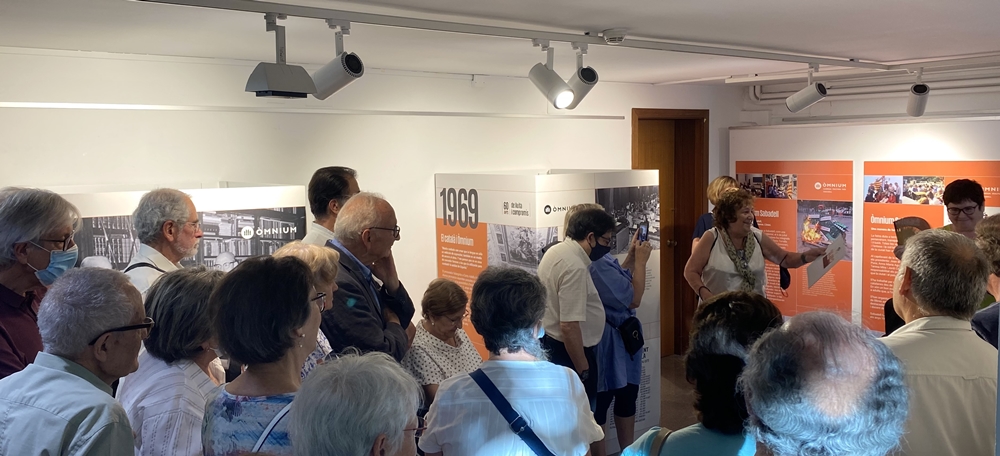 Exposició '50 anys d'Òmnium Sabadell', al Casal Pere Quart. Autora: J. Ramon