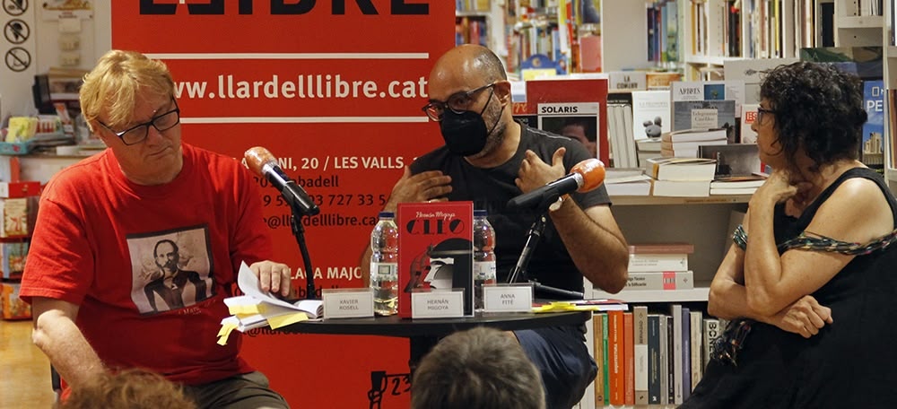 Foto portada: Xavi Rosell, Hernán Migoya i Anna Fité, a La Llar del Llibre. Autora: Lucía Marín.