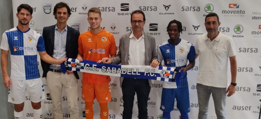 presentació Juan Delgado, Víctor Vidal i Moha Keita al concessionari Cupra Sarsa. Autor: J.Sánchez