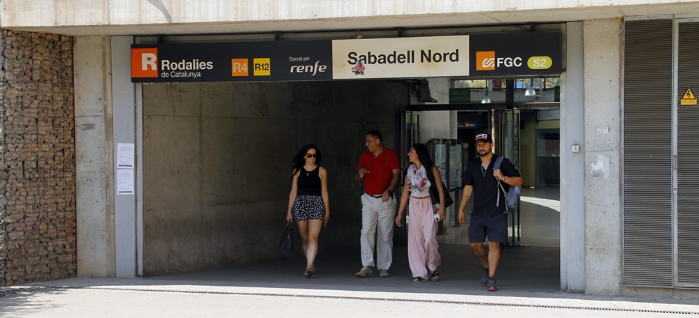 L'entrada a l'estació Sabadell Nord, el mes de juliol. Autor: Lucía Marín.