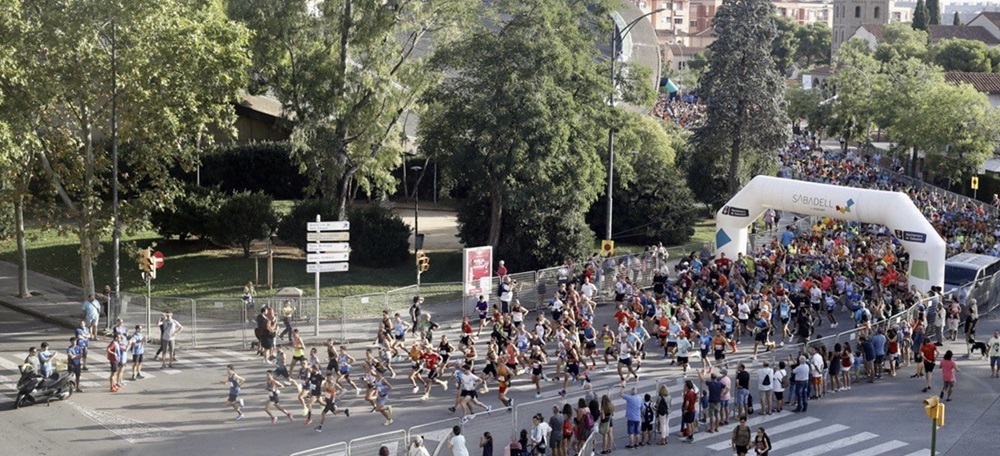 Foto portada: sortida de la cursa popular. Autor: J.Peláez / Ajuntament.