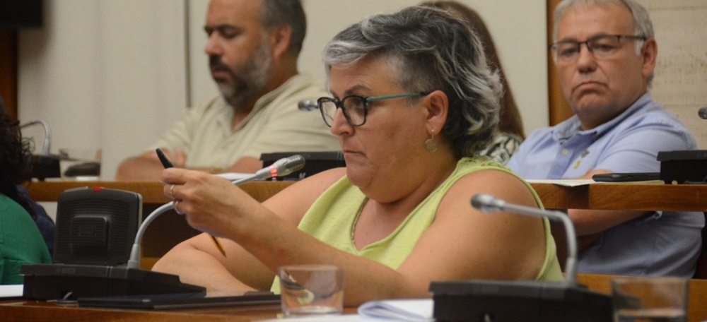 Foto portada: la portaveu municipal de la Crida, Nani Valero, al ple de setembre de 2022. Autor: David B.