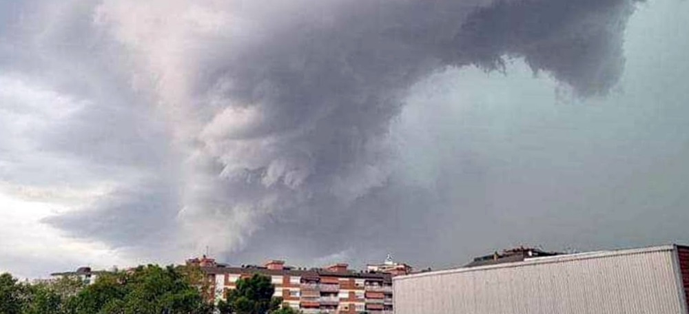 Foto portada: el tornado, al sud de Sabadell. Autor: cedida.