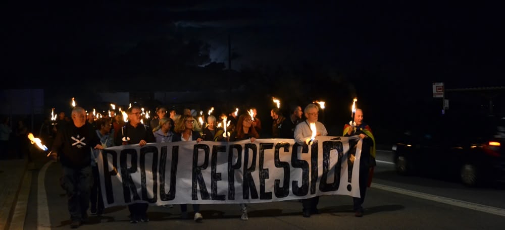 Foto portada: manifestants per la carretera de Terrassa, arribant al complex Egara des de Sabadell. Autor: J.d.A.