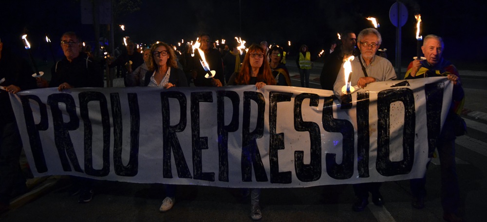 Foto portada: manifestants per la carretera de Terrassa, arribant al complex Egara des de Sabadell. Autor: J.d.A.
