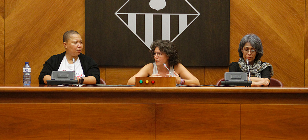 L'activista Lucinda Evans, la regidora Marta Morell i la periodista Teresa Montaño. Autora: Lucia Marin