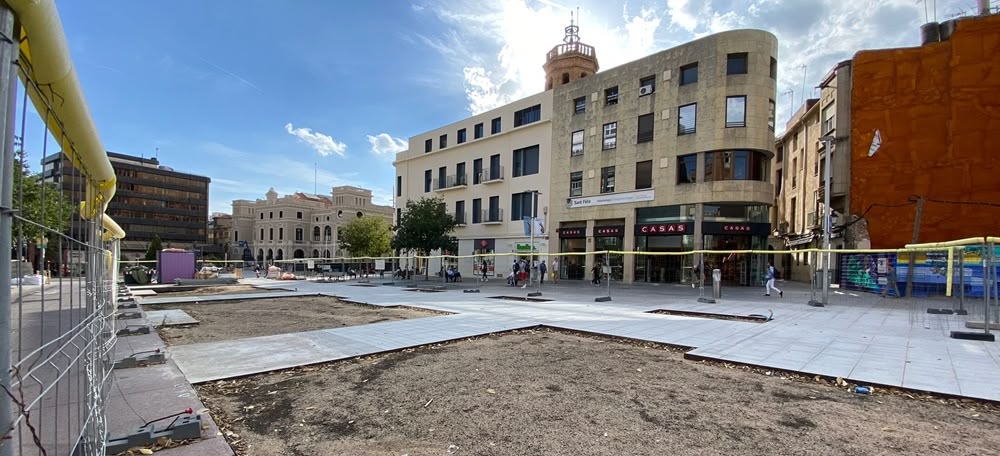 Foto portada: superfície del Passeig de la plaça Major, el 21 d'octubre de 2022. Autora: J.Ramon.