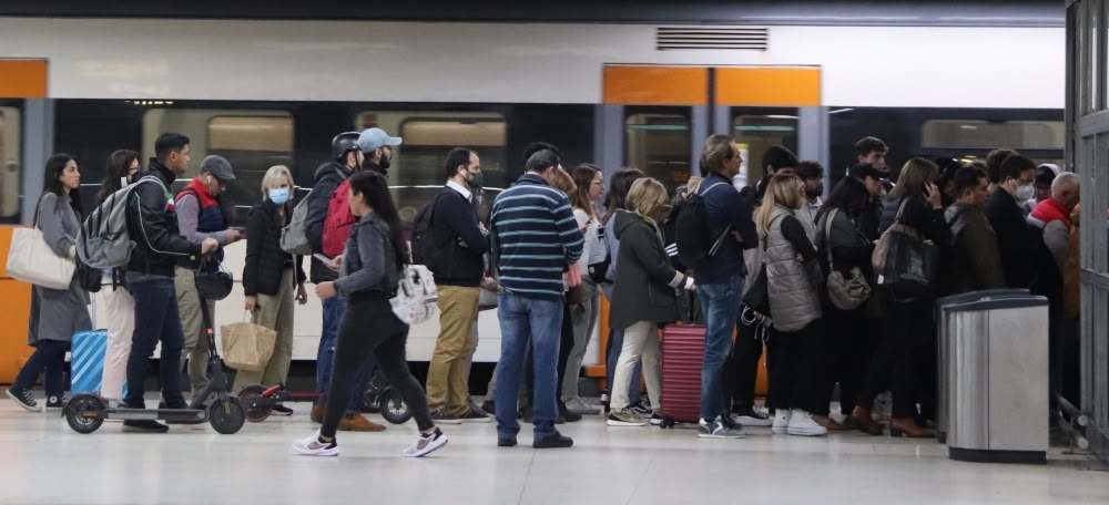 Foto portada: les andanes de Barcelona Sants, aquest dilluns. Autor: ACN.