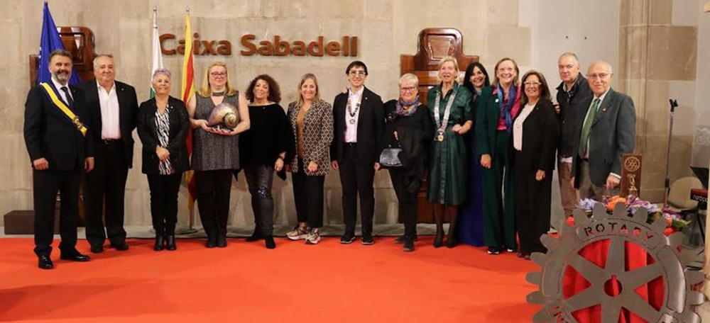 Foto portada: la guanyadora del Premi Tenacitat, Eulàlia Sánchez, amb membres del Rotary Club. Autor: cedida.