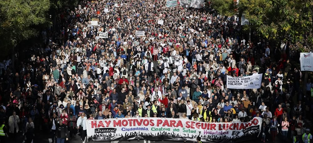 Foto portada: manifestació per la sanitat a Madrid, el 13 de novembre de 2022. Autor: cedida.