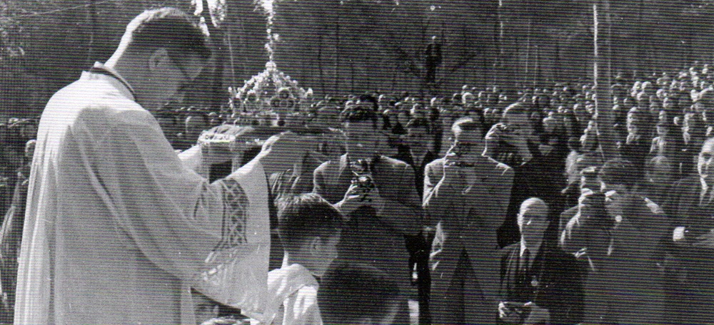 Presentació de la corona de la Mare de Déu de la Salut. (1947).