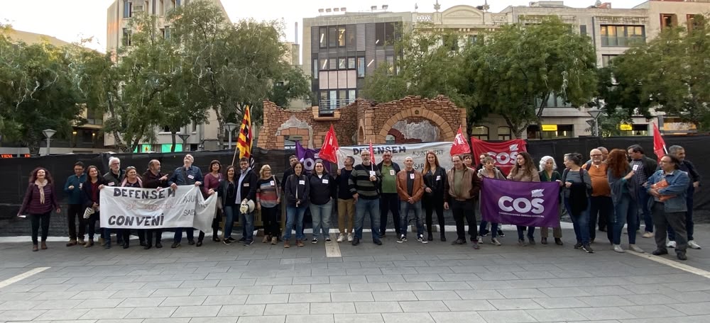 Foto portada: concentració de la secció sindical de l'Ajuntament, aquest dimarts. Autora: J. Ramon.