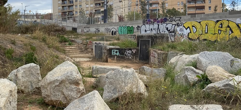 La zona on hi ha hagut els moviments de terres, al costat de FGC Can Feu-Gràcia. Autora: J. Ramon