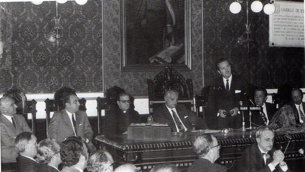 Acte de nomenament de Fill Adoptiu de Sabadell, amb l'alcalde Burull (1971)