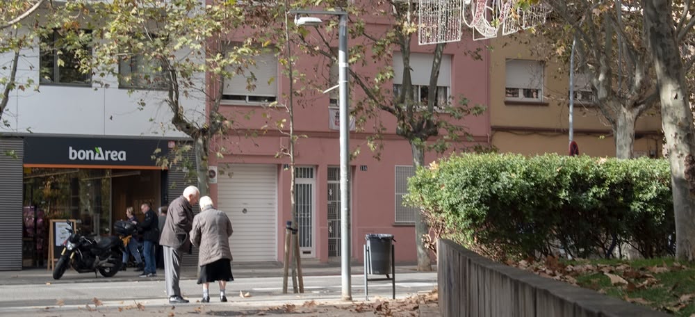 Foto portada: fanals a l'avinguda de Barberà. Autor: Izan Vizuete.