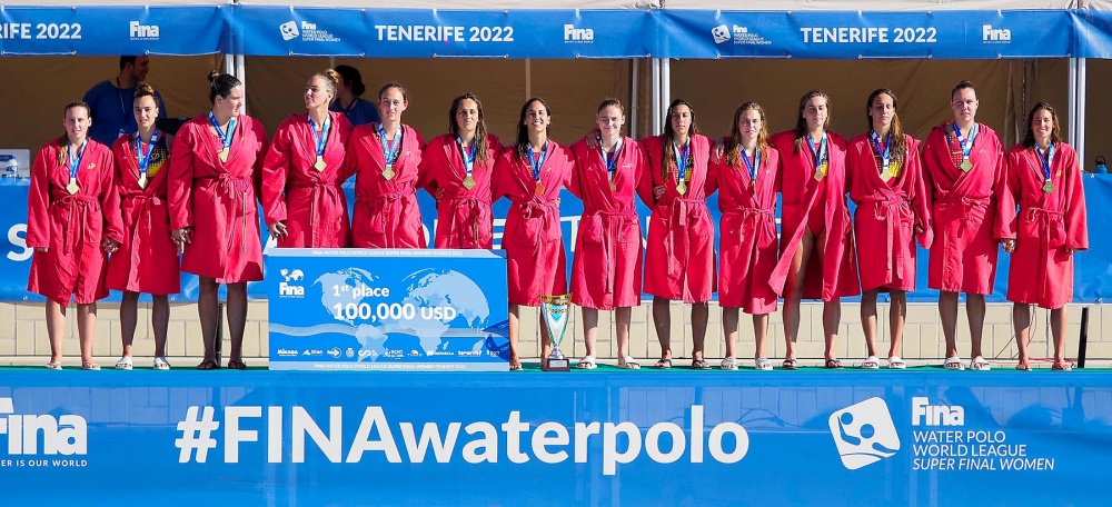 La selecció espanyola de waterpolo al podi de Tenerife