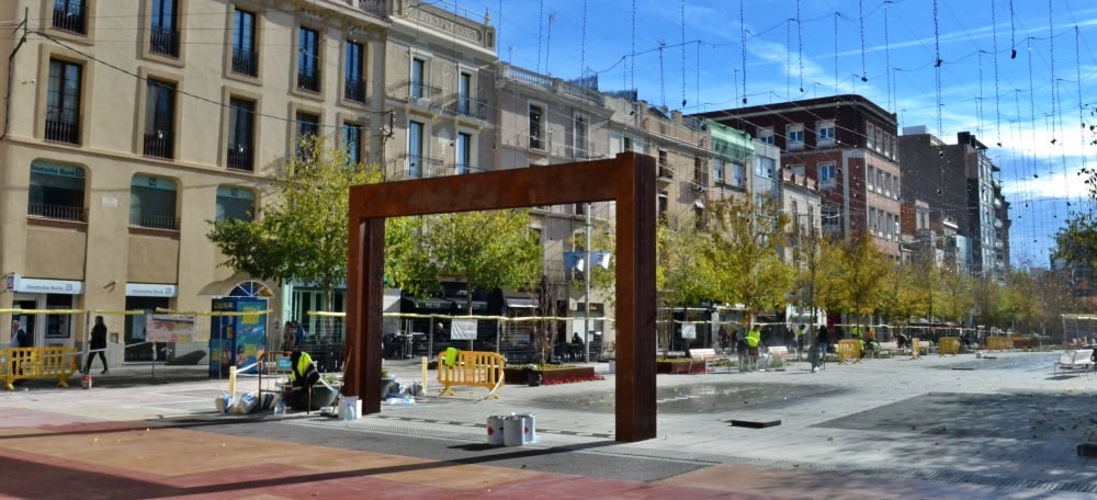 Foto portada: la làmina d'aigua al Passeig de la plaça Major. Autor: J.d.A.