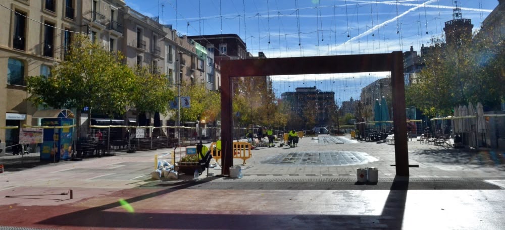 Foto portada: la làmina d'aigua al Passeig de la plaça Major. Autor: J.d.A.